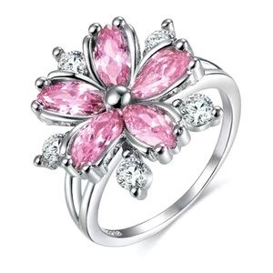 💕NEW💕 Gorgeous flower ring 🌸
